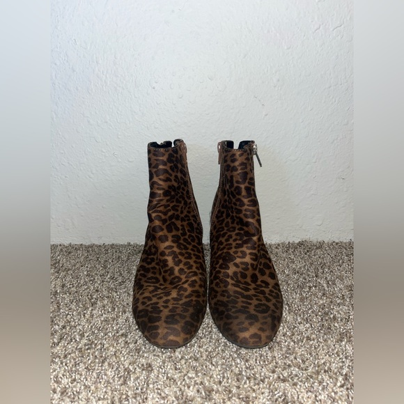 Women’s 9 Leopard Print Boots - Picture 2 of 6